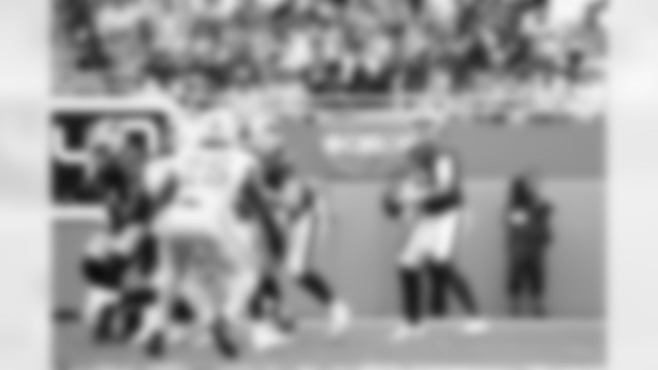 Miami Dolphins vs Buffalo Bills, Regular Season, November 09, 2025 at Hard Rock Stadium.