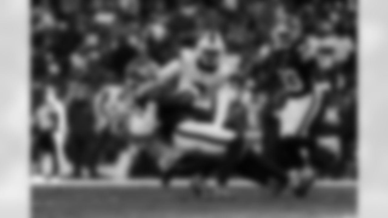 Cleveland Browns vs Buffalo Bills, Regular Season, December 21, 2025 at Huntington Bank Field.