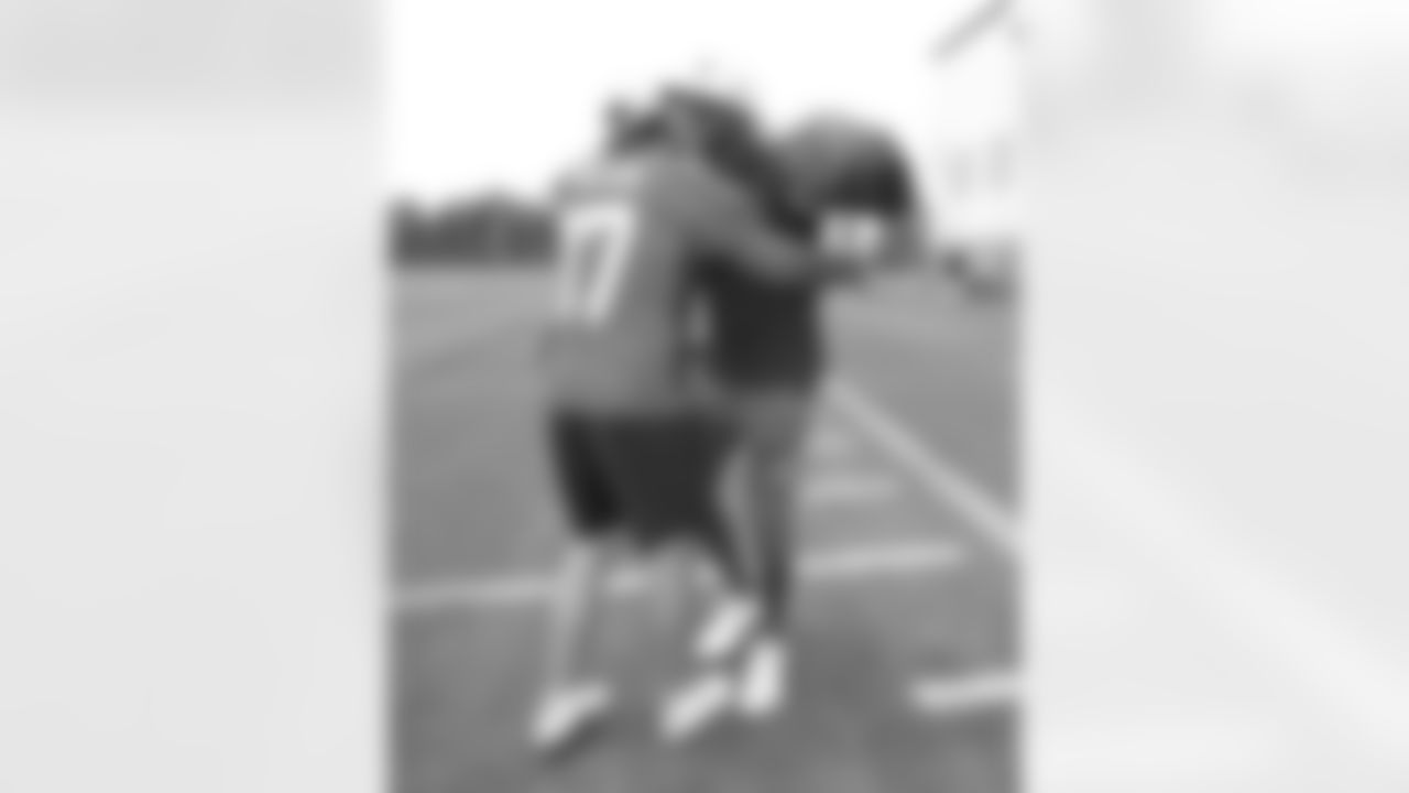 Josh Allen (17), Vince Carter. Buffalo Bills OTA workouts, May 27, 2025 at the Buffalo Bills Training Center.