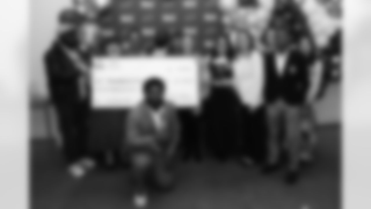 On December 2, the Bills Foundation hosted the 5th annual Community Honors Dinner which celebrated the work being done off the field, all year long in our community by incredible volunteers, organizations, fans as well as former and current players.