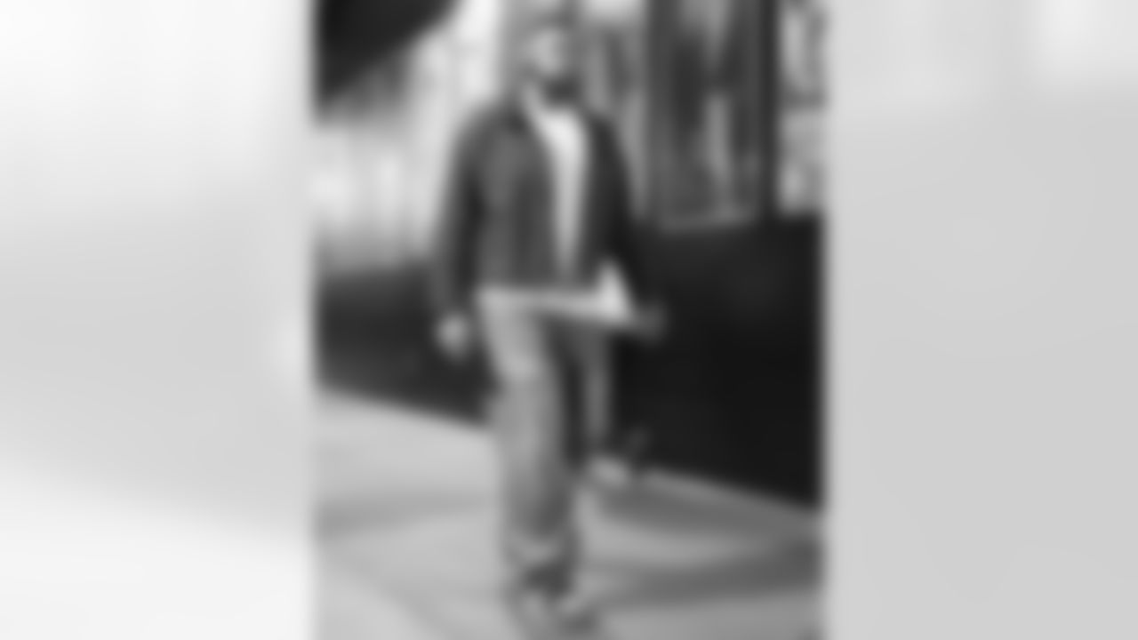 New England Patriots vs Buffalo Bills, Regular Season, December 14, 2025 at Gillette Stadium.