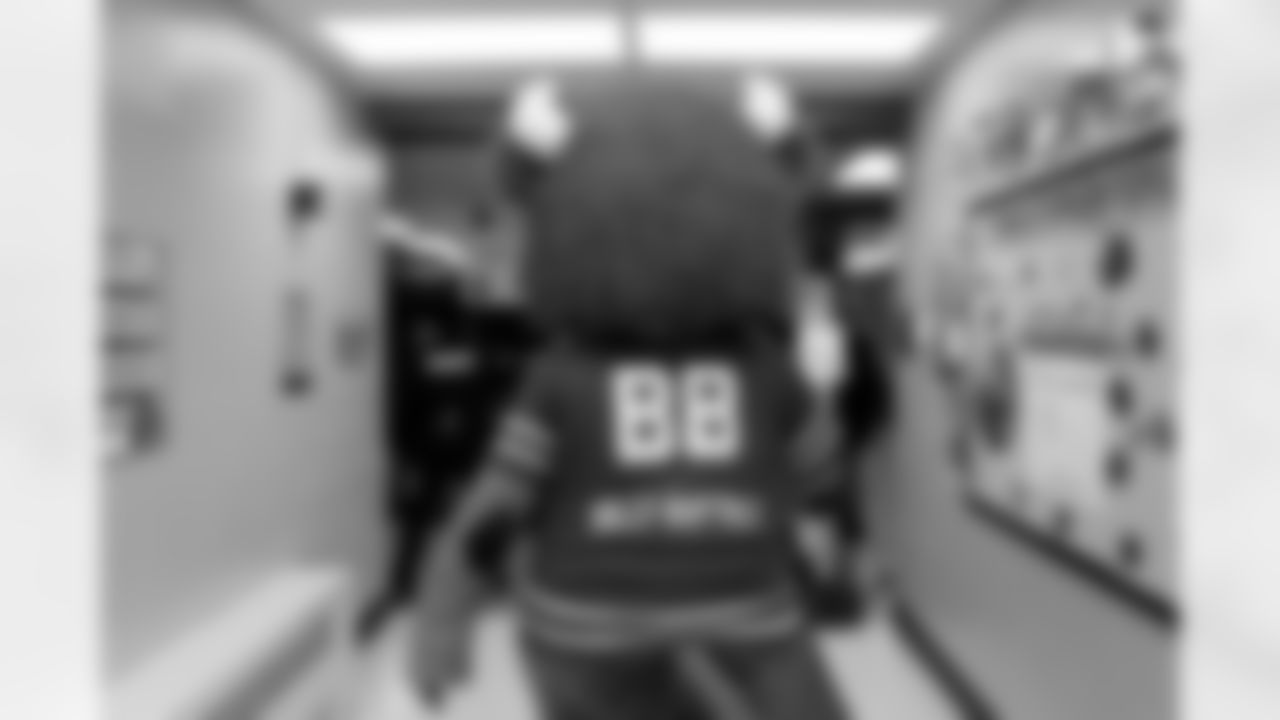 Free Mobile Food Markets, November 01, 2025 at #94 West Hertel Academy.