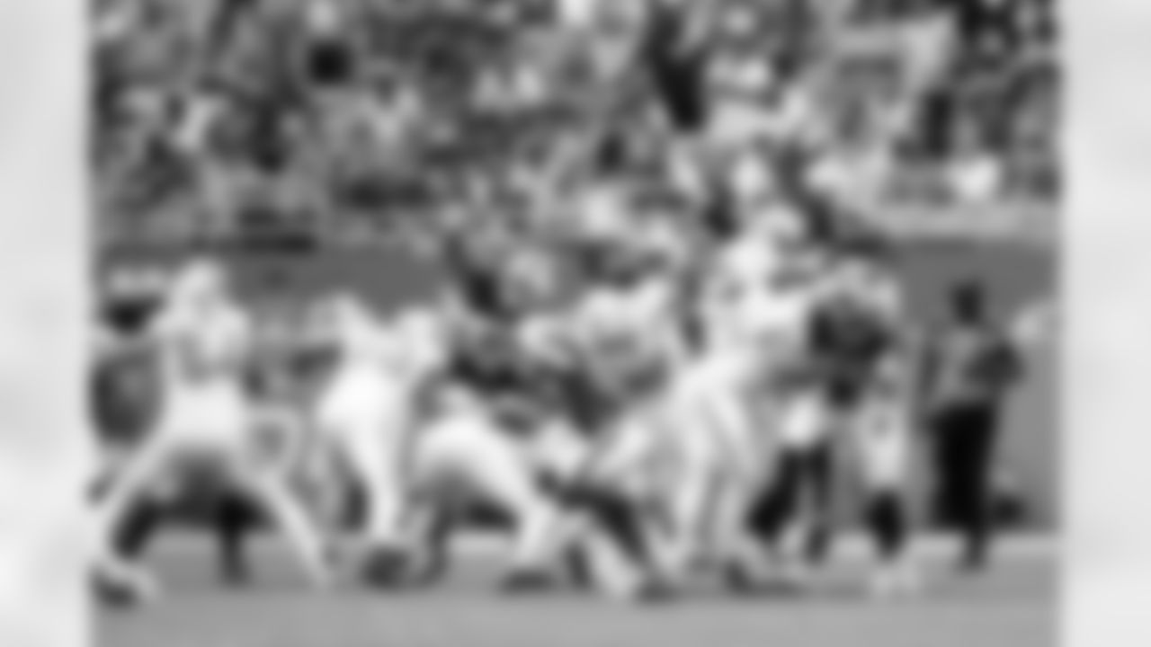 Miami Dolphins vs Buffalo Bills, Regular Season, November 09, 2025 at Hard Rock Stadium.