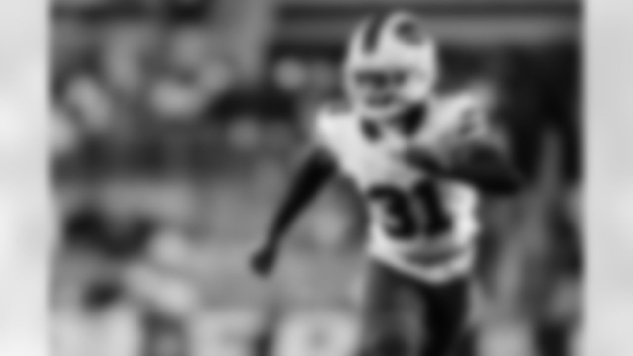 Pittsburgh Steelers vs Buffalo Bills, Regular Season, November 30, 2025 at Acrisure Stadium.