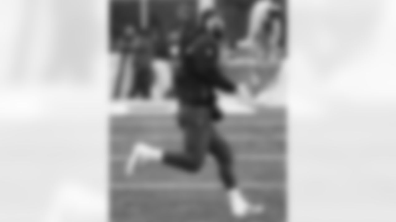 New England Patriots vs Buffalo Bills, Regular Season, December 14, 2025 at Gillette Stadium.