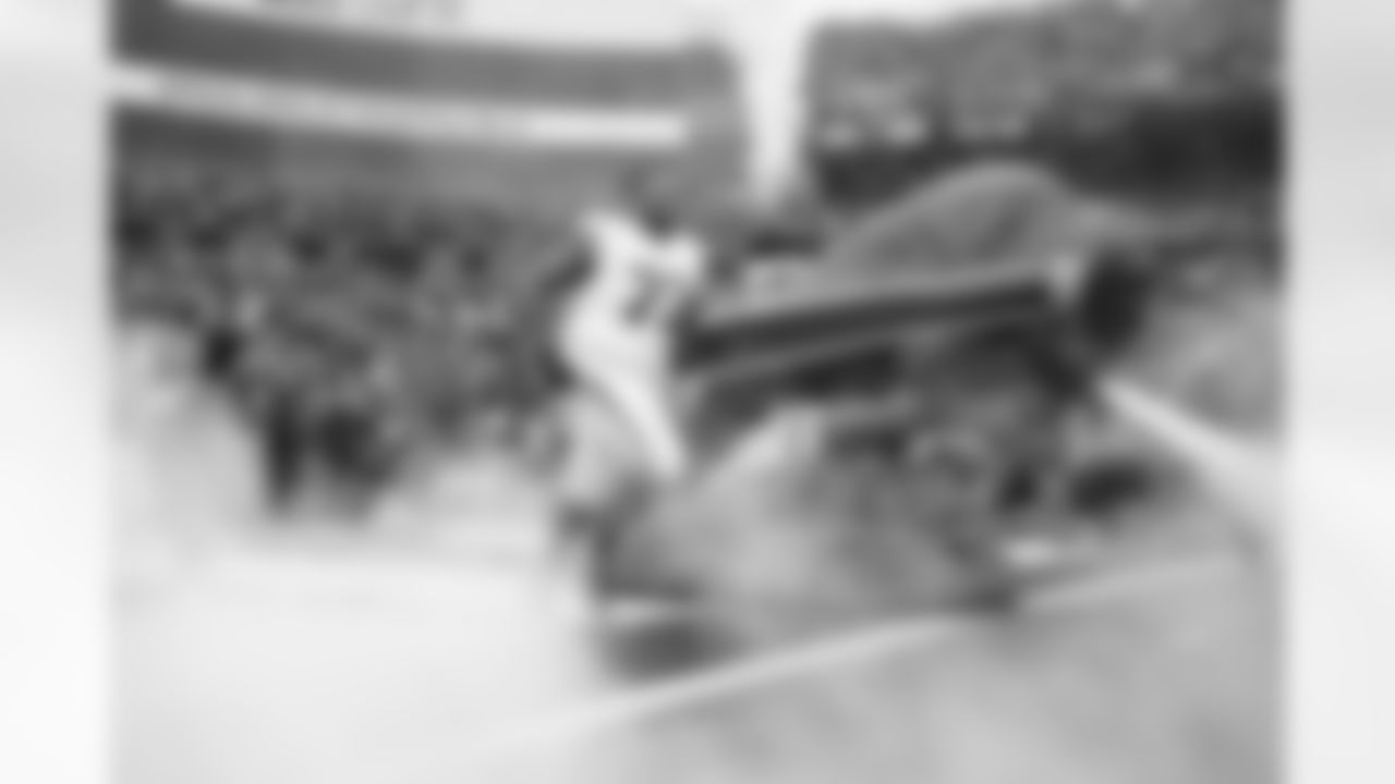 Buffalo Bills vs Tampa Bay Buccaneers, Regular Season, November 16, 2025 at Highmark Stadium.