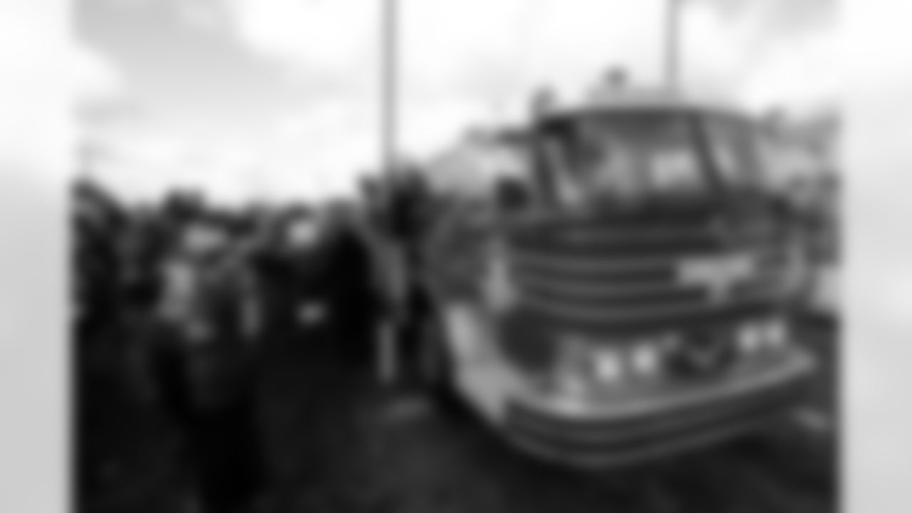 Buffalo Bills vs Tampa Bay Buccaneers, Regular Season, November 16, 2025 at Highmark Stadium.