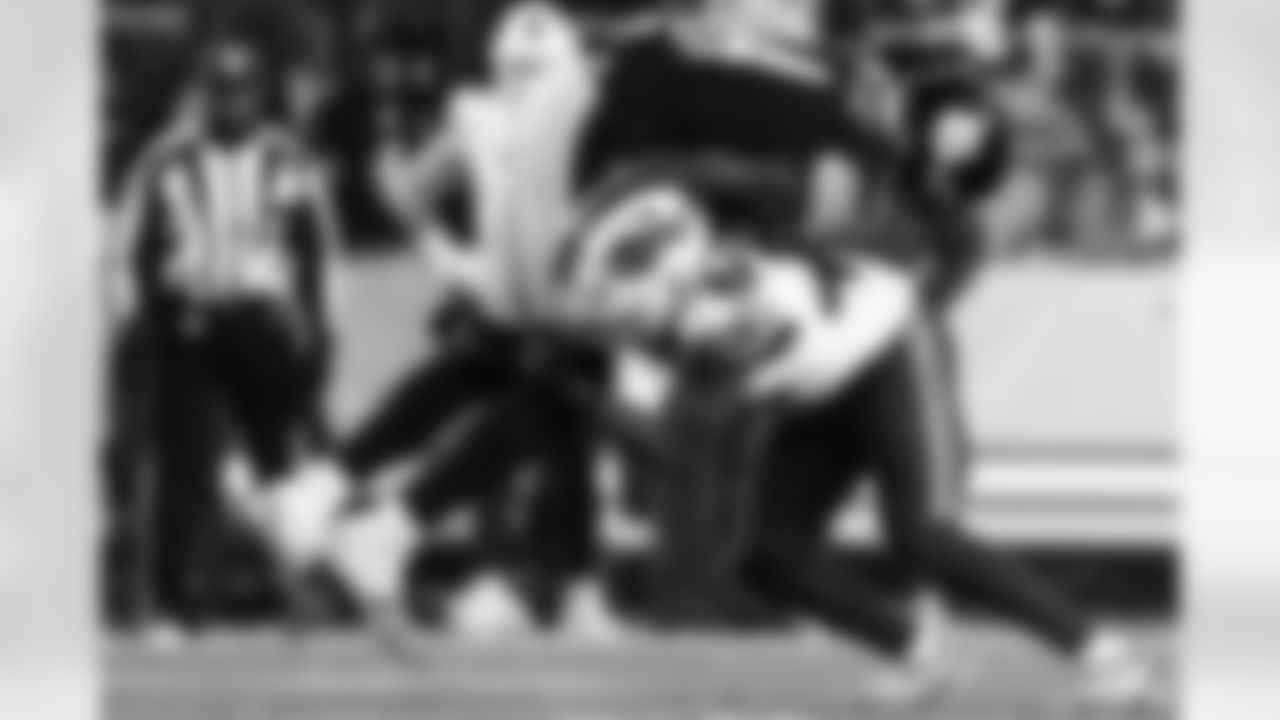 Pittsburgh Steelers vs Buffalo Bills, Regular Season, November 30, 2025 at Acrisure Stadium.