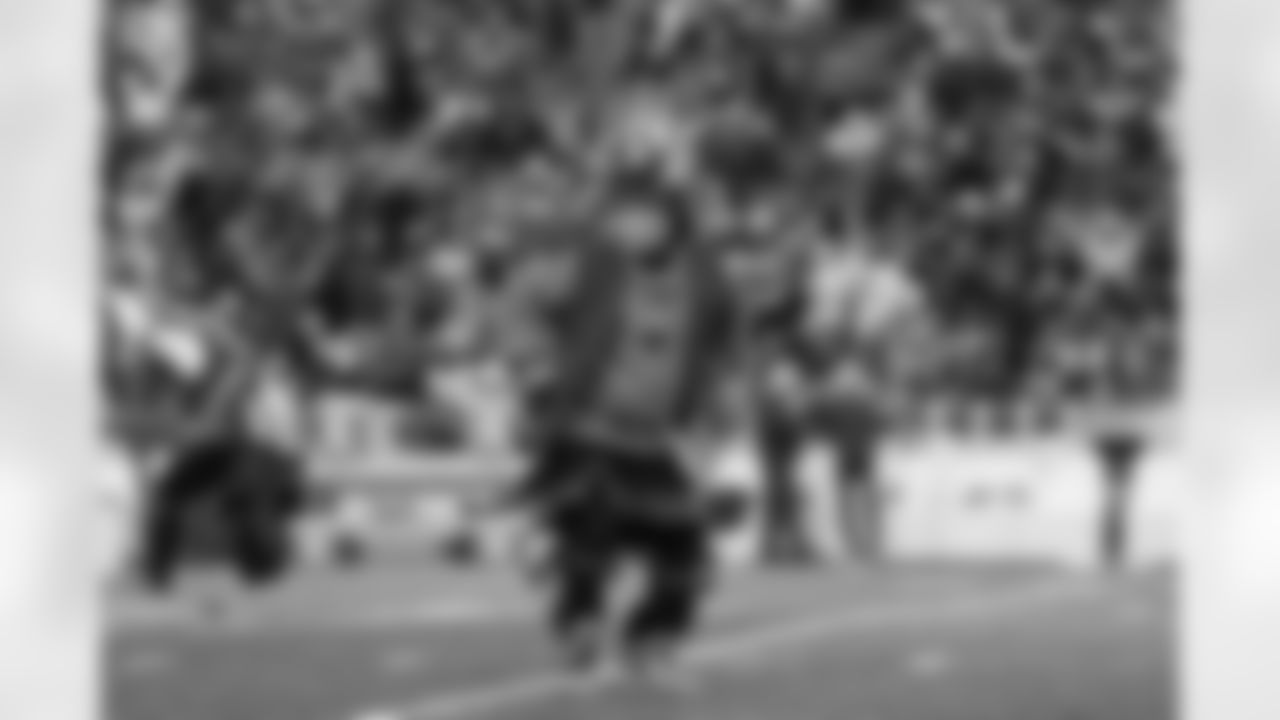 Buffalo Bills vs Tampa Bay Buccaneers, Regular Season, November 16, 2025 at Highmark Stadium.