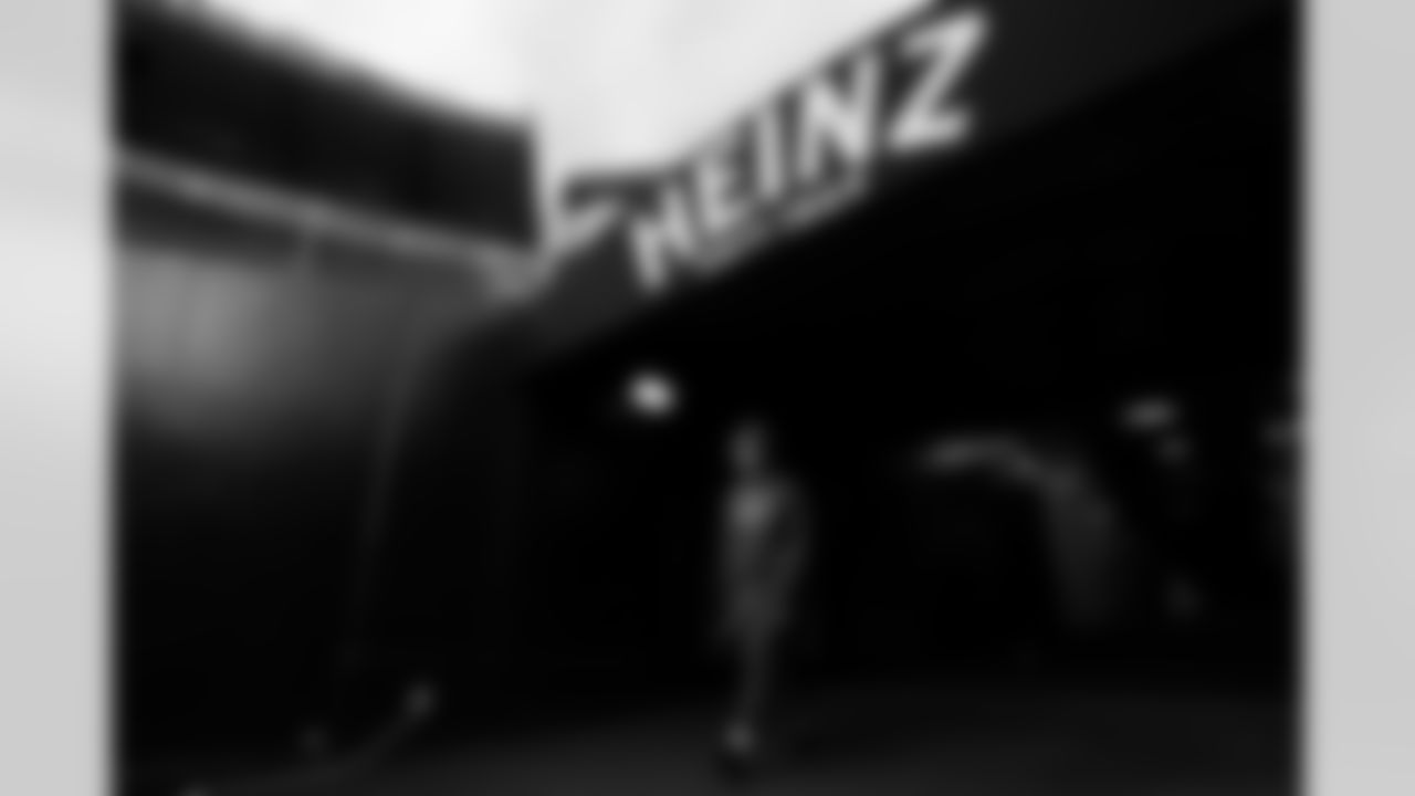 Pittsburgh Steelers vs Buffalo Bills, Regular Season, November 30, 2025 at Acrisure Stadium.