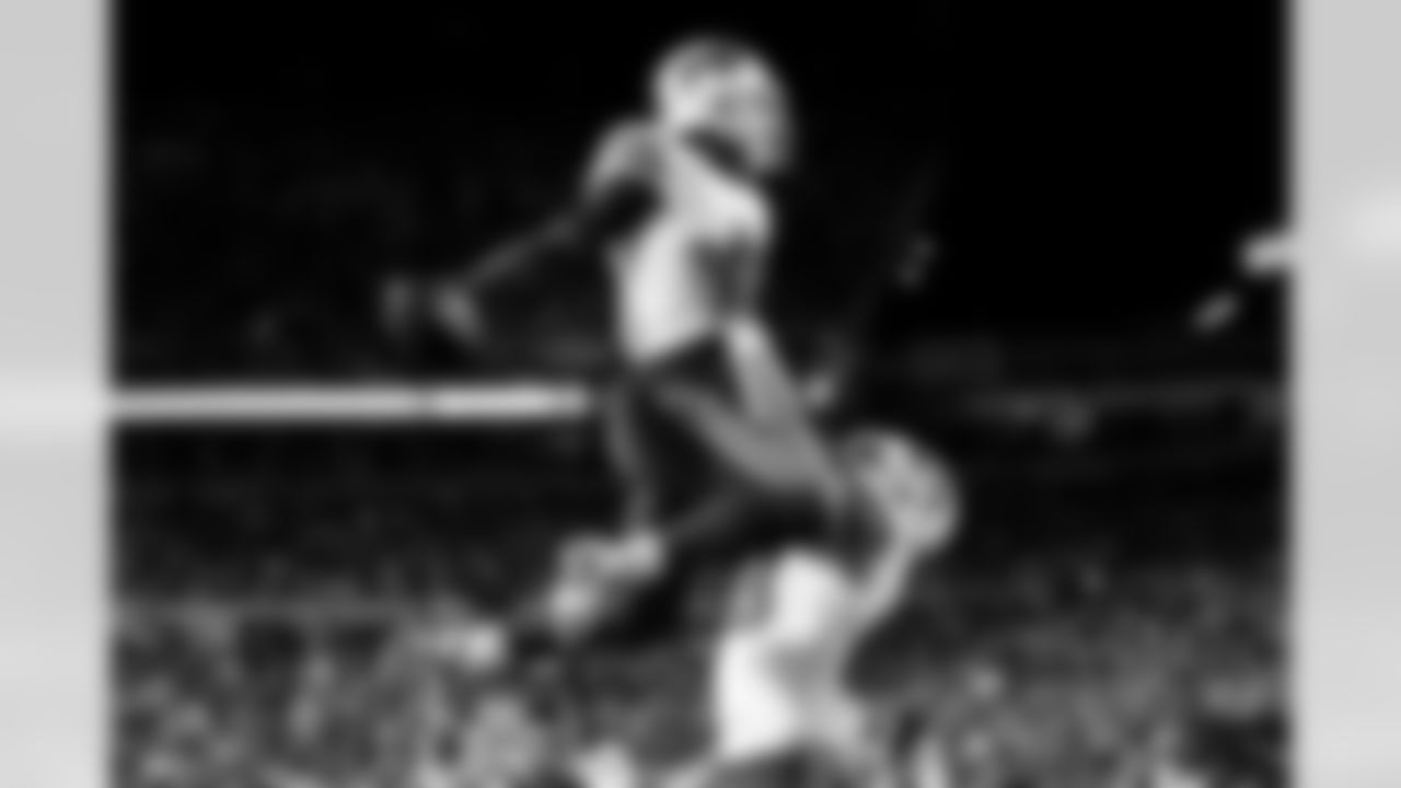 Pittsburgh Steelers vs Buffalo Bills, Regular Season, November 30, 2025 at Acrisure Stadium.