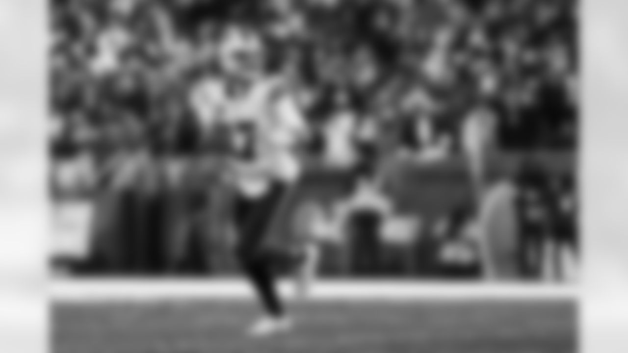 Cleveland Browns vs Buffalo Bills, Regular Season, December 21, 2025 at Huntington Bank Field.