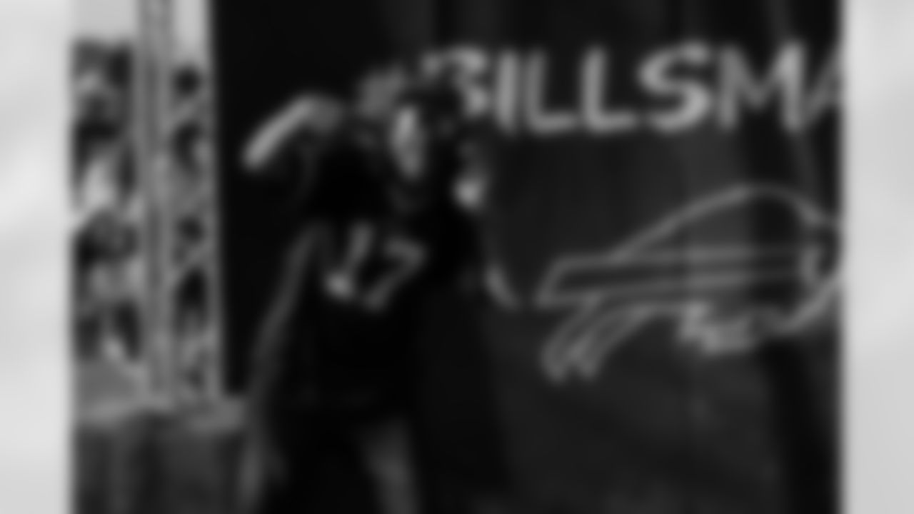 Buffalo Bills vs Miami Dolphins, Regular Season, September 18, 2025 at Highmark Stadium.