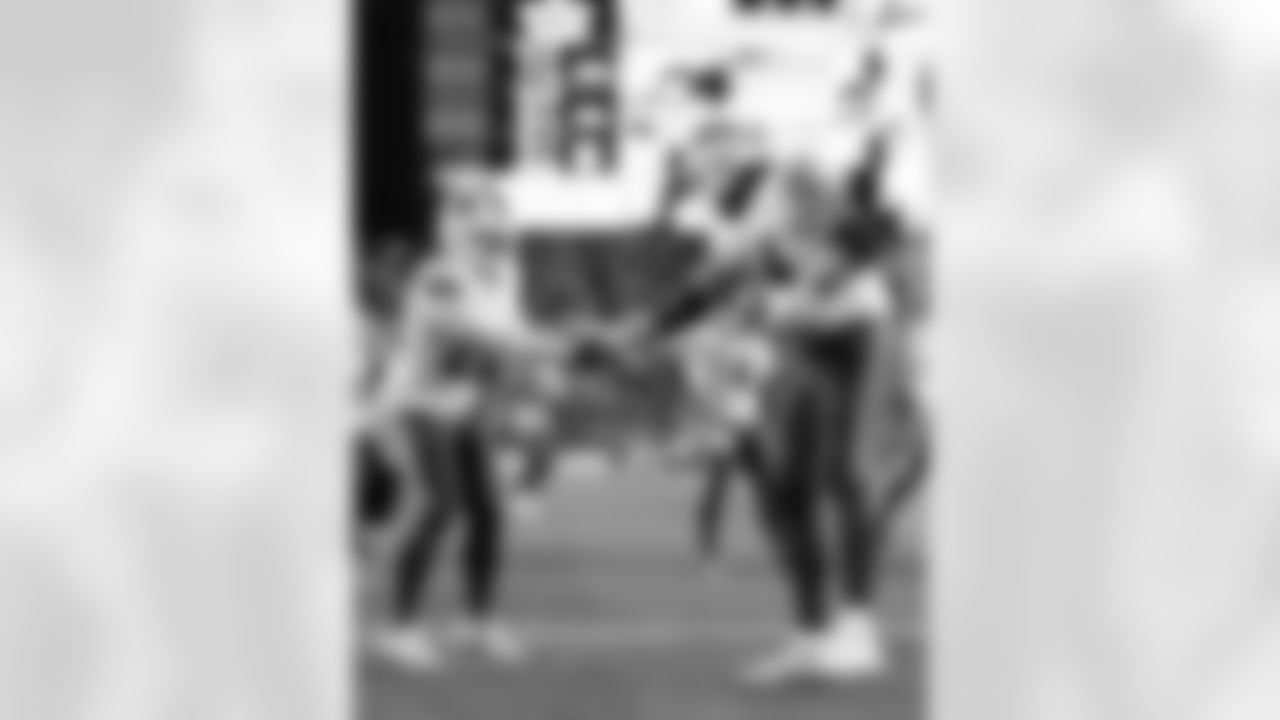 Pittsburgh Steelers vs Buffalo Bills, Regular Season, November 30, 2025 at Acrisure Stadium.