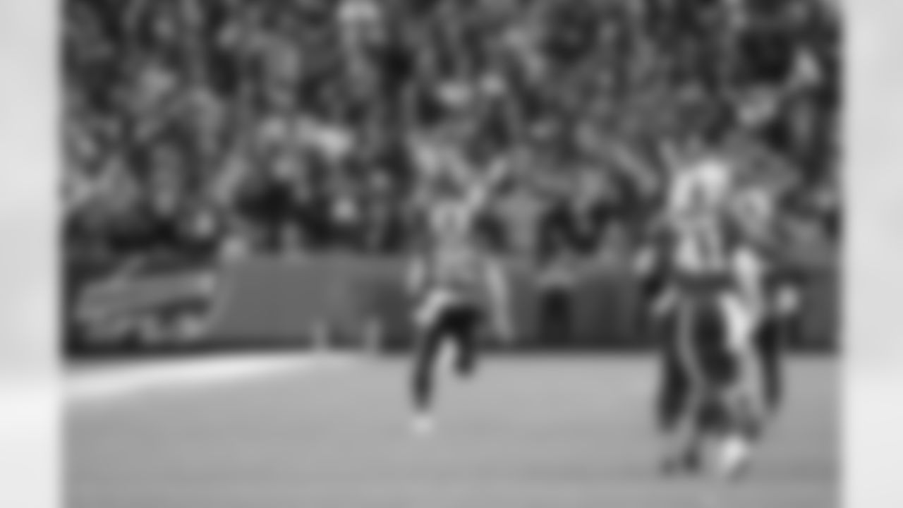 Nyheim Hines (20) 101-yard 2nd half kick return for a touchdown. Buffalo Bills vs New England Patriots, Week 18, January 8, 2023 at Highmark Stadium.