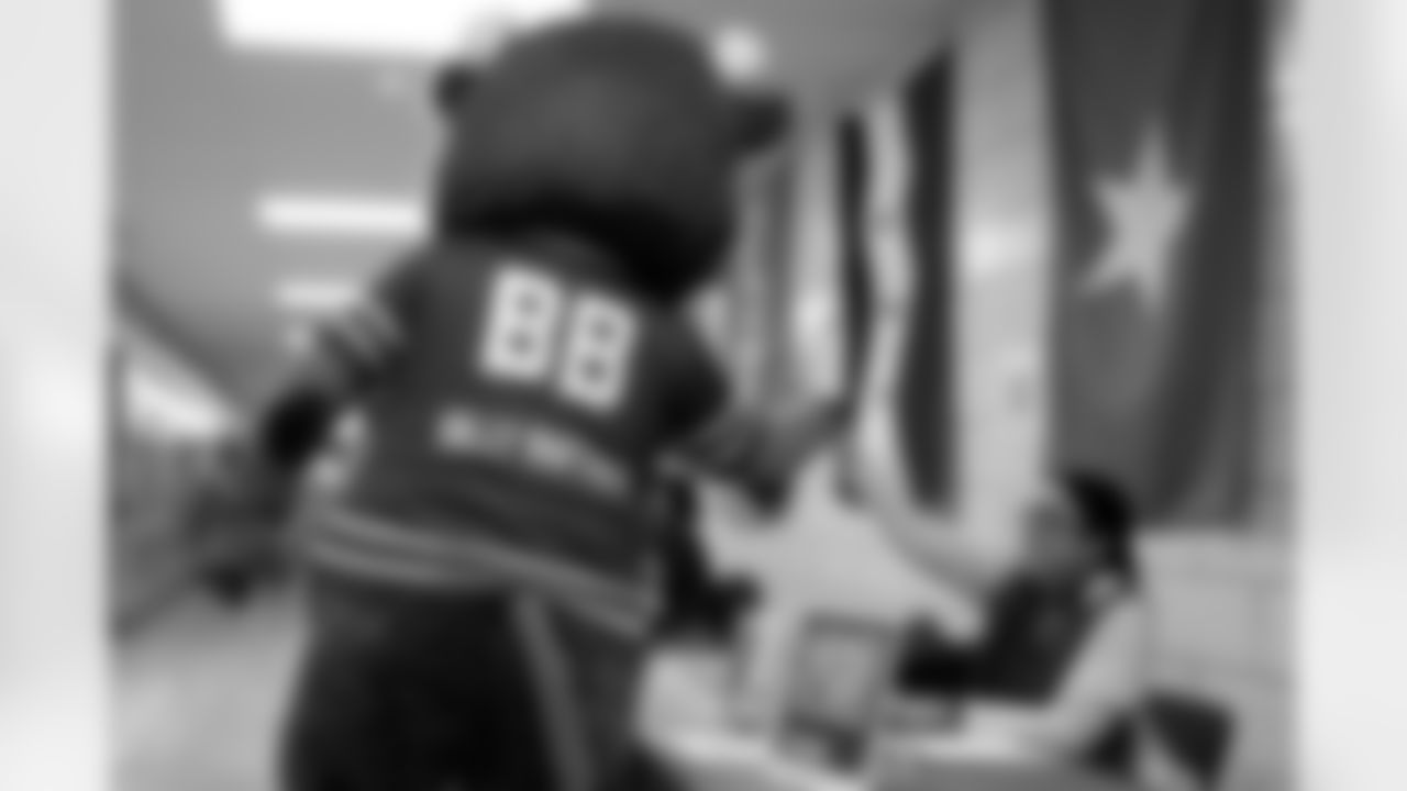 Free Mobile Food Markets, November 01, 2025 at #94 West Hertel Academy.