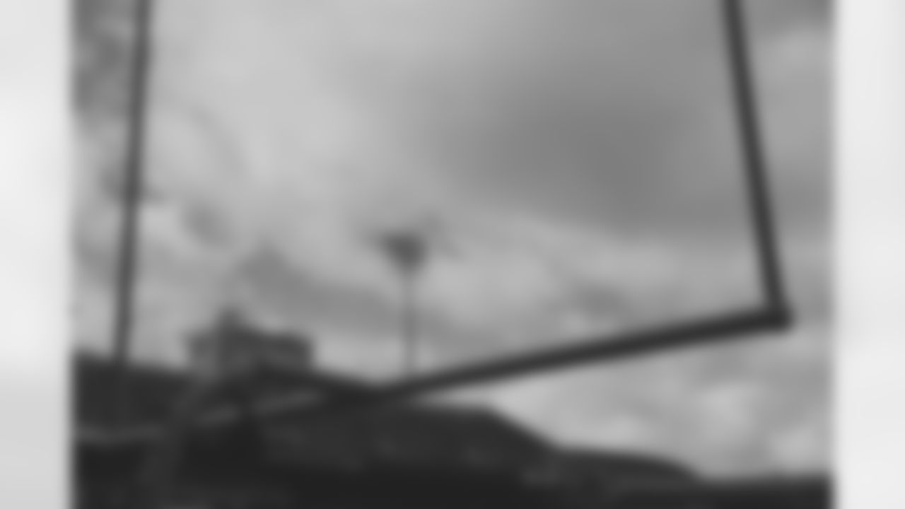 Buffalo Bills vs Tampa Bay Buccaneers, Regular Season, November 18, 2025 at Highmark Stadium.