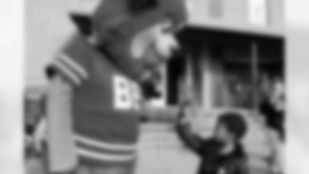 Free Mobile Food Markets, November 01, 2025 at #94 West Hertel Academy.