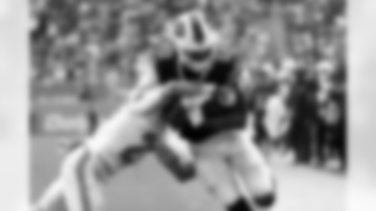 Miami Dolphins vs Buffalo Bills, Regular Season, November 09, 2025 at Hard Rock Stadium.