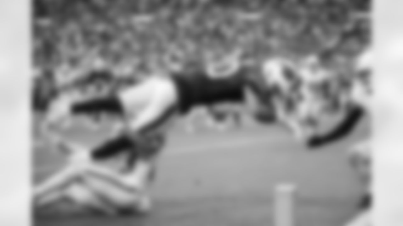 Miami Dolphins vs Buffalo Bills, Regular Season, November 09, 2025 at Hard Rock Stadium.