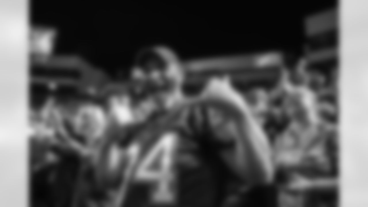 Buffalo Bills vs Miami Dolphins, Regular Season, September 17, 2025 at Highmark Stadium.