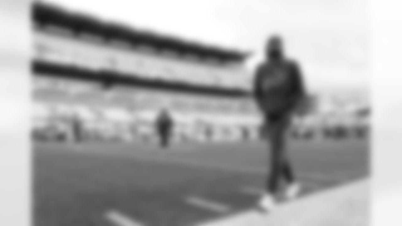 Pittsburgh Steelers vs Buffalo Bills, Regular Season, November 30, 2025 at Acrisure Stadium.