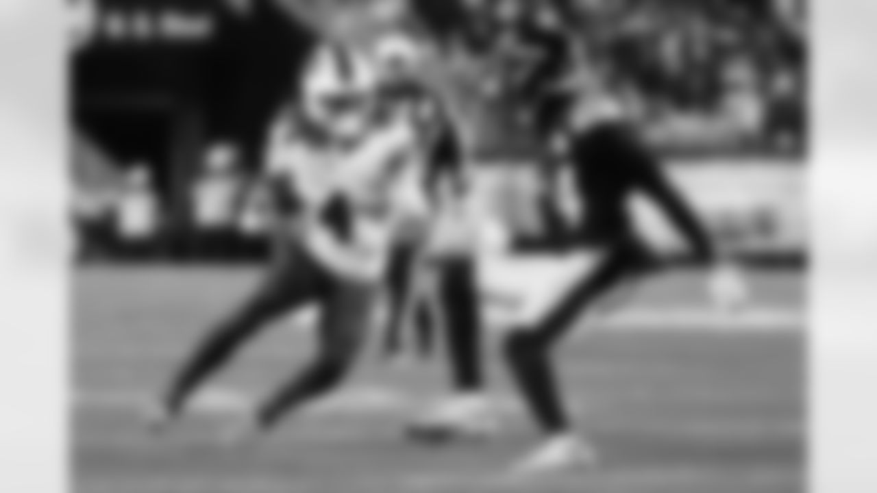 Pittsburgh Steelers vs Buffalo Bills, Regular Season, November 30, 2025 at Acrisure Stadium.