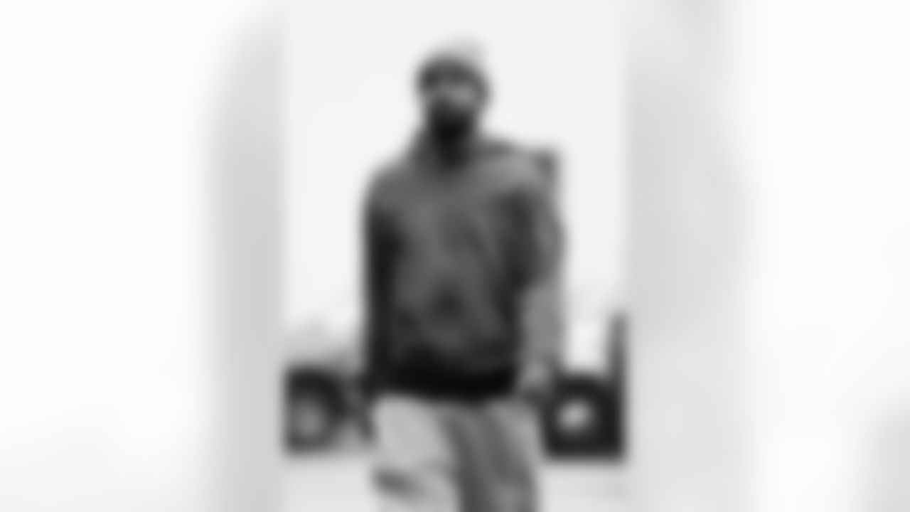 Buffalo Bills vs Philadelphia Eagles, Regular Season, December 28, 2025 at Highmark Stadium.