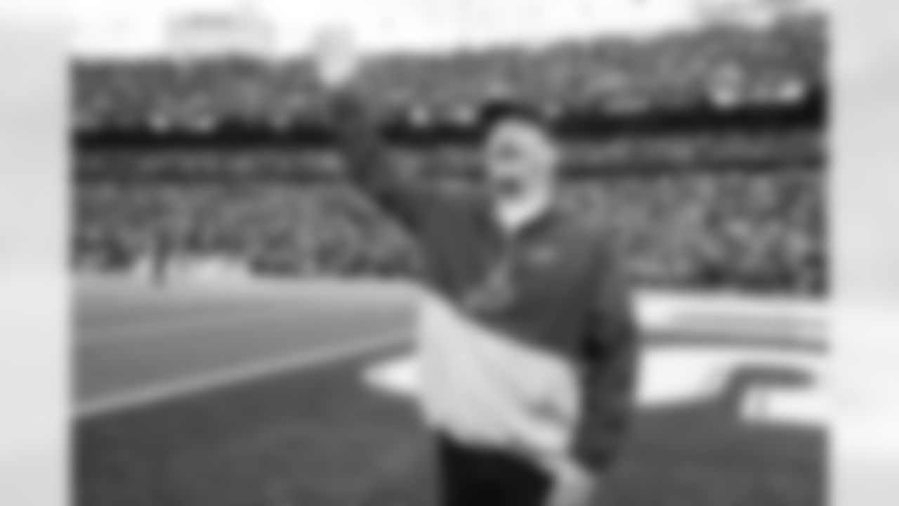 Buffalo Bills vs Tampa Bay Buccaneers, Regular Season, November 16, 2025 at Highmark Stadium.