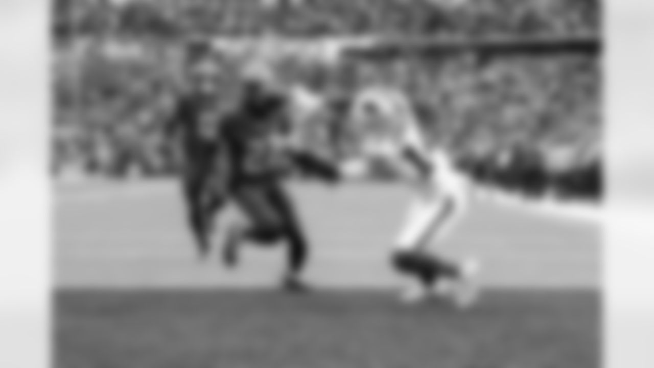 Buffalo Bills vs Tampa Bay Buccaneers, Regular Season, November 16, 2025 at Highmark Stadium.