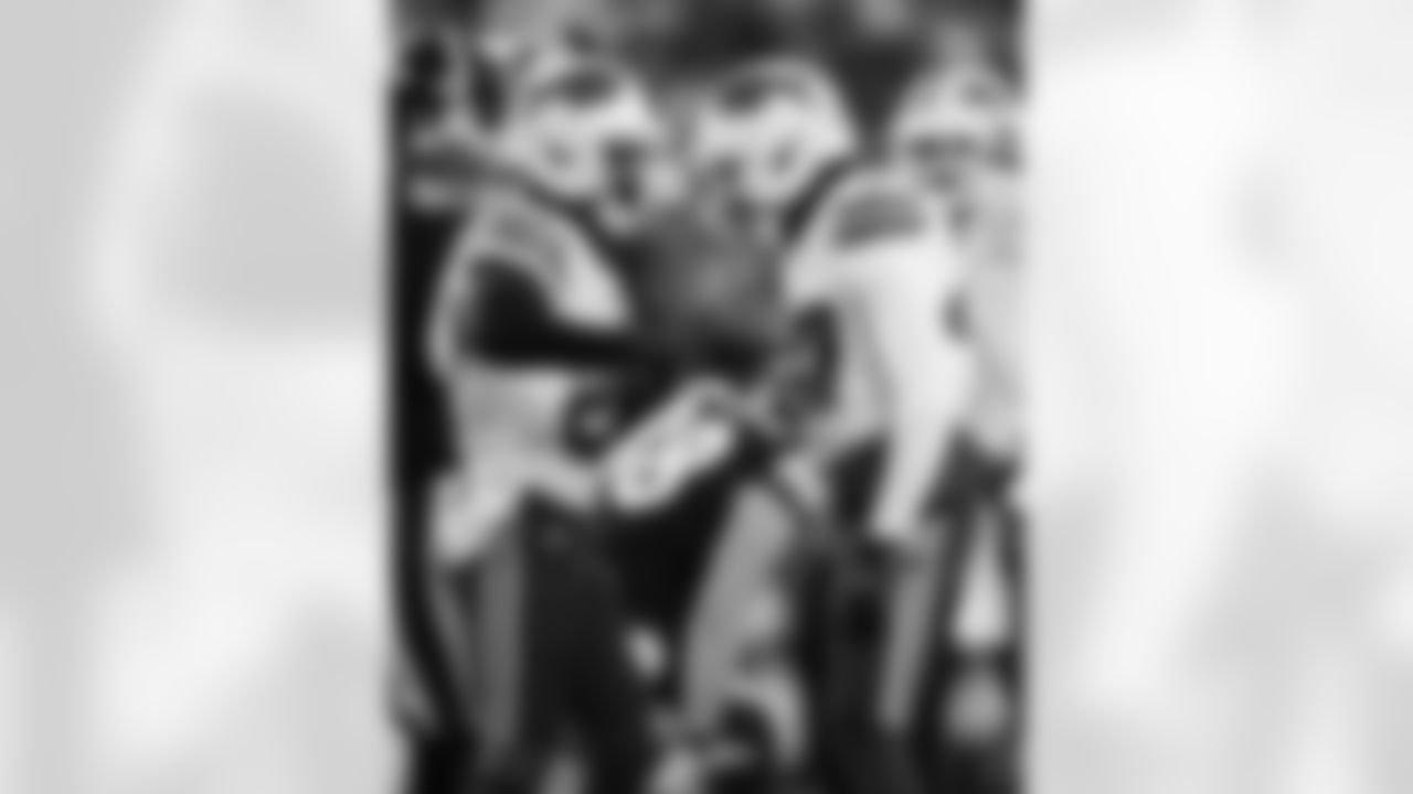 Pittsburgh Steelers vs Buffalo Bills, Regular Season, November 30, 2025 at Acrisure Stadium.