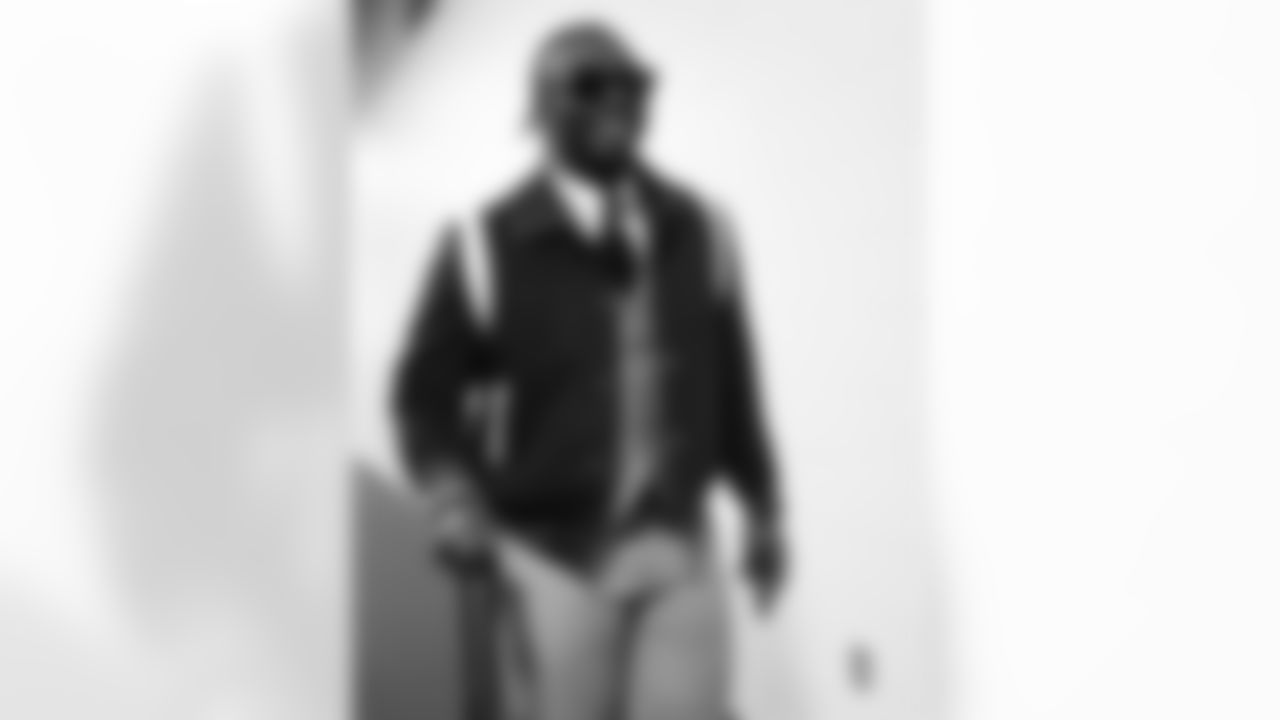 Pittsburgh Steelers vs Buffalo Bills, Regular Season, November 30, 2025 at Acrisure Stadium.