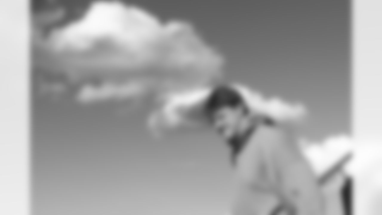 Jackson Hawes (85). Buffalo Bills arrive in Jacksonville, January 10, 2026.