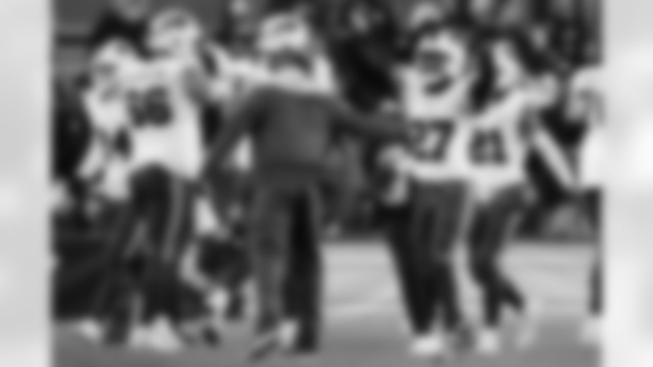 Pittsburgh Steelers vs Buffalo Bills, Regular Season, November 30, 2025 at Acrisure Stadium.