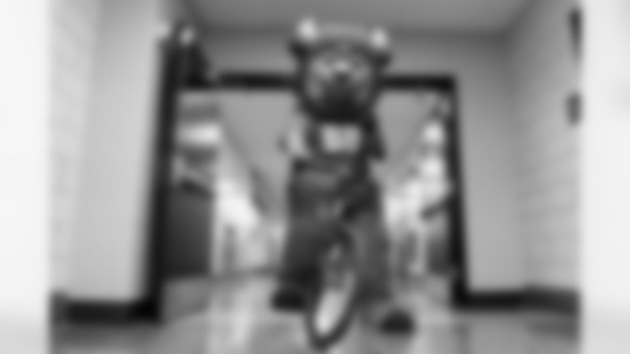 Free Mobile Food Markets, November 01, 2025 at #94 West Hertel Academy.