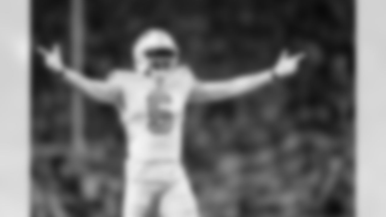 Buffalo Bills vs New England Patriots, Regular Season, October 05, 2025 at Highmark Stadium.