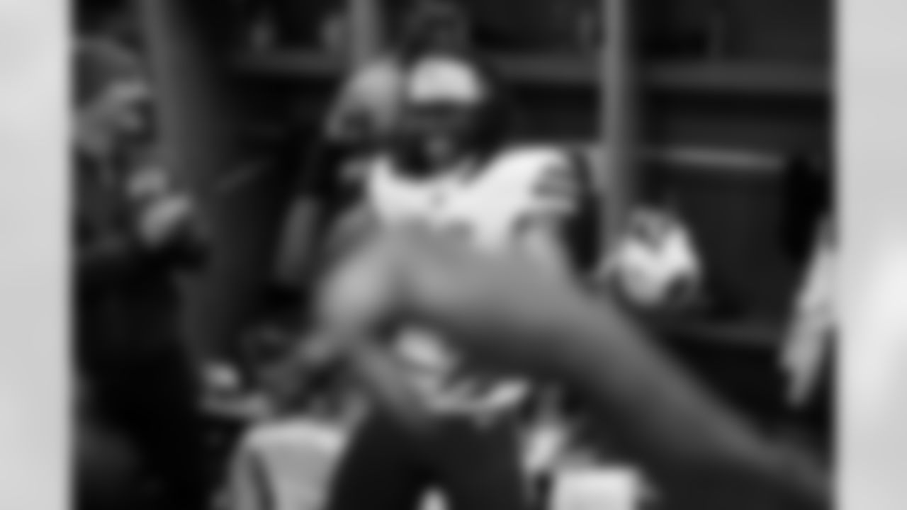 Pittsburgh Steelers vs Buffalo Bills, Regular Season, November 28, 2025 at Acrisure Stadium.