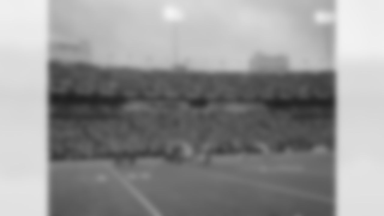 Buffalo Bills vs Tampa Bay Buccaneers, Regular Season, November 17, 2025 at Highmark Stadium.