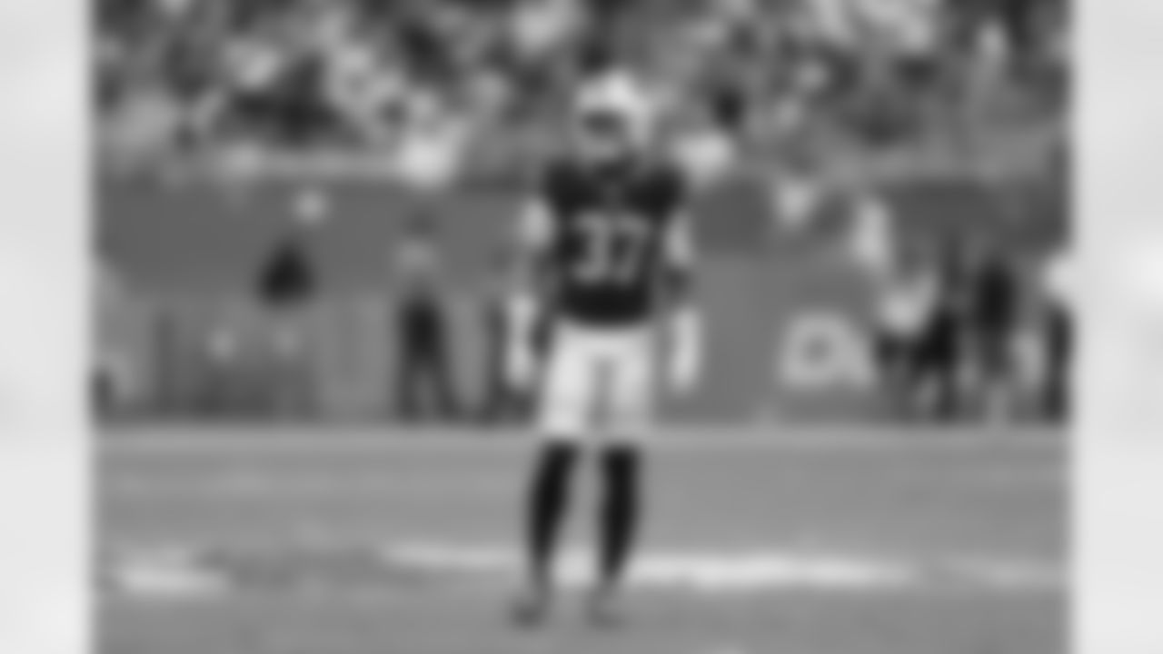 Miami Dolphins vs Buffalo Bills, Regular Season, November 09, 2025 at Hard Rock Stadium.