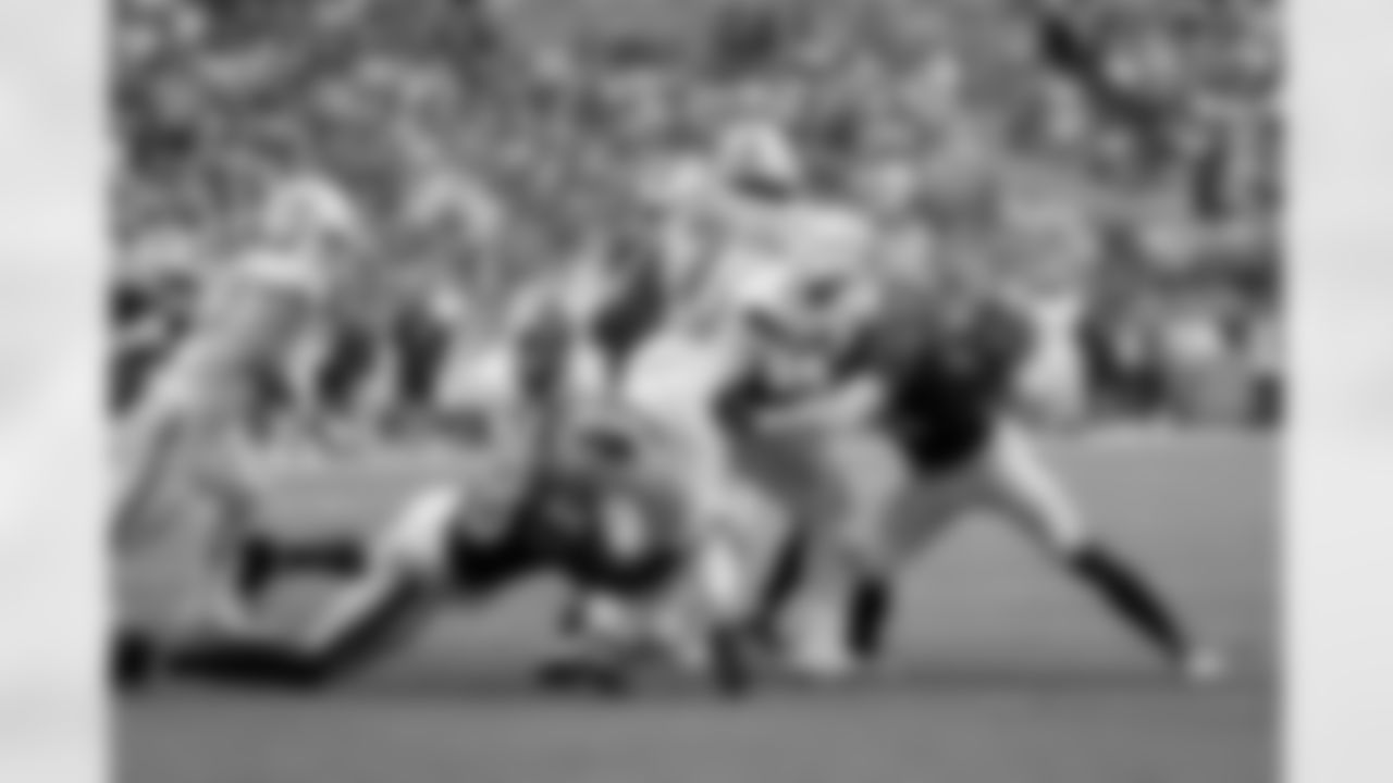 Miami Dolphins vs Buffalo Bills, Regular Season, November 09, 2025 at Hard Rock Stadium.