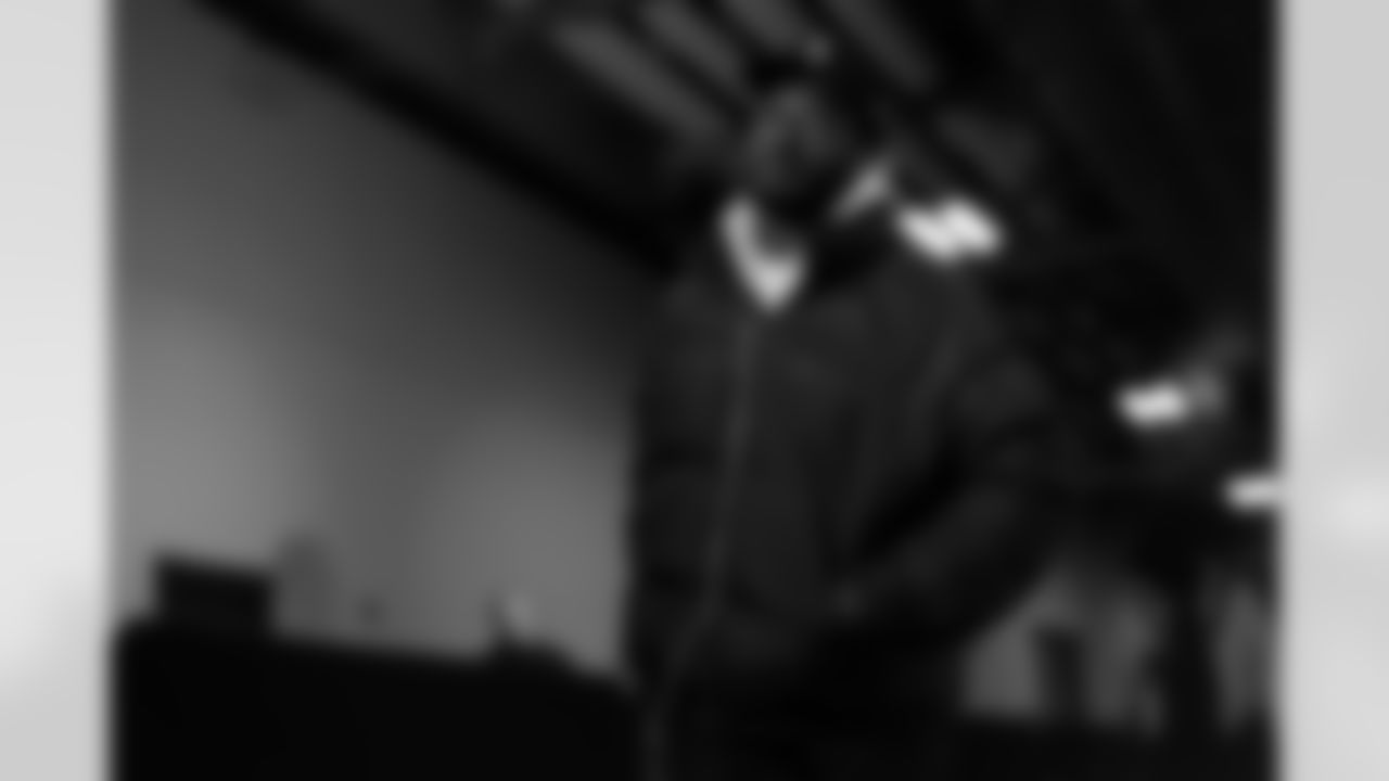 Pittsburgh Steelers vs Buffalo Bills, Regular Season, November 30, 2025 at Acrisure Stadium.