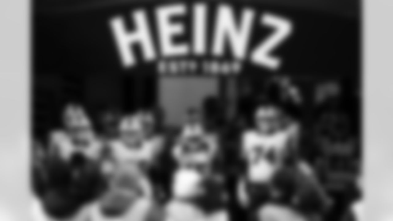 Pittsburgh Steelers vs Buffalo Bills, Regular Season, November 30, 2025 at Acrisure Stadium.