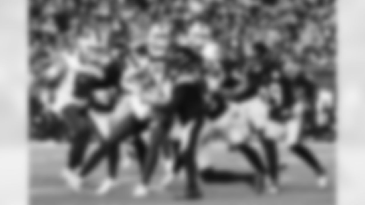 Pittsburgh Steelers vs Buffalo Bills, Regular Season, November 30, 2025 at Acrisure Stadium.