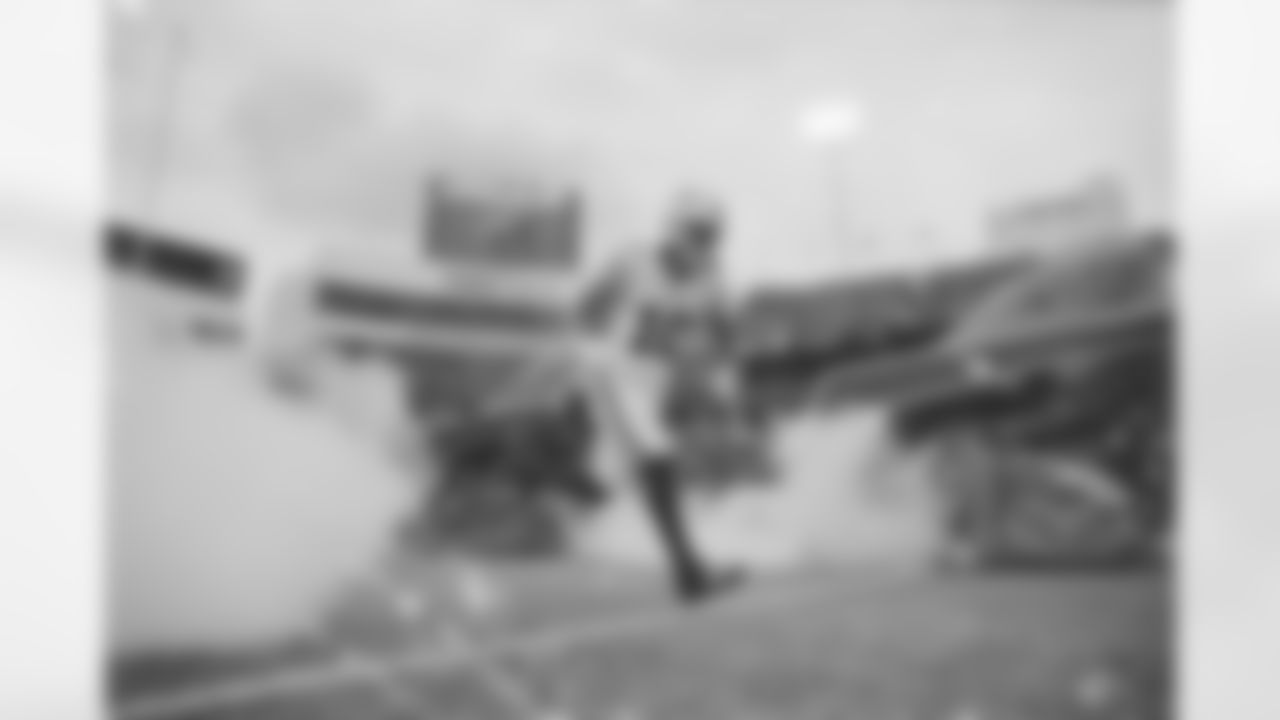 Buffalo Bills vs Tampa Bay Buccaneers, Regular Season, November 18, 2025 at Highmark Stadium.