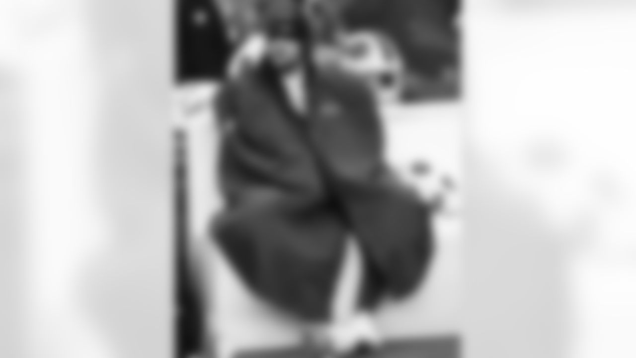 New England Patriots vs Buffalo Bills, Regular Season, December 14, 2025 at Gillette Stadium.