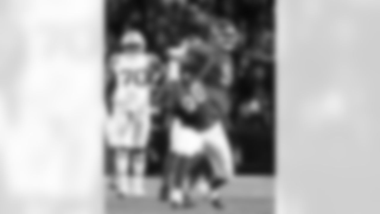 Buffalo Bills vs New York Jets, Regular Season, January 04, 2026 at Highmark Stadium.