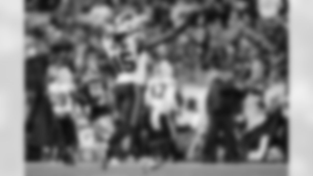 Pittsburgh Steelers vs Buffalo Bills, Regular Season, November 30, 2025 at Acrisure Stadium.