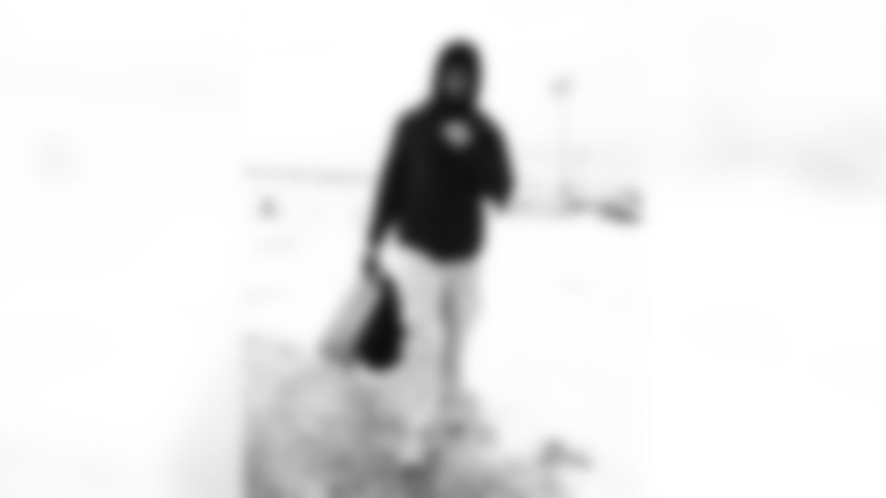 T.J. Sanders (98). Buffalo Bills travel to Denver, January 16, 2026 at Buffalo Niagara International Airport.