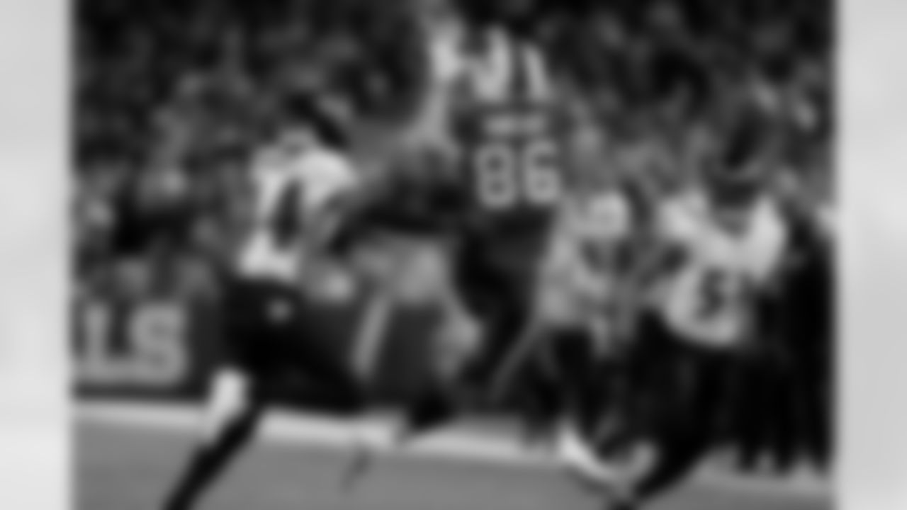 Dalton Kincaid (86). Buffalo Bills vs Baltimore Ravens, Regular Season, September 07, 2025 at Highmark Stadium.