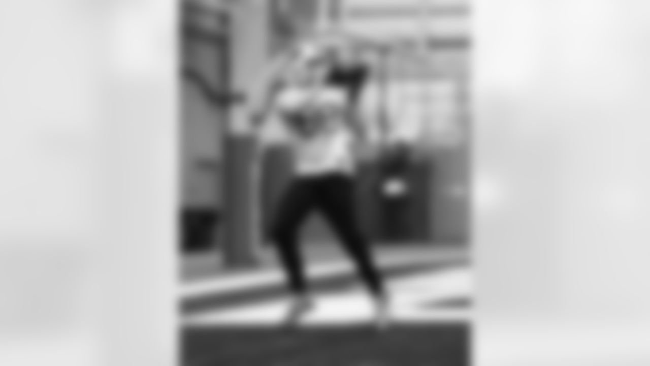 Dawson Knox (88). Buffalo Bills Wild Card Week Friday Practice, January 09, 2026 at Buffalo Bills Training Center.